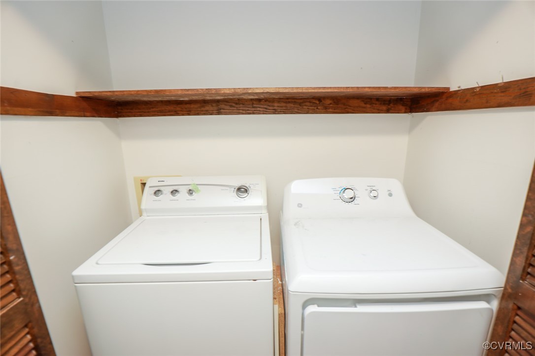 550 Fords Road Manakin-Sabot, VA 23103 - Photo 30 of 45 Clothes washing area with separate washer and drye