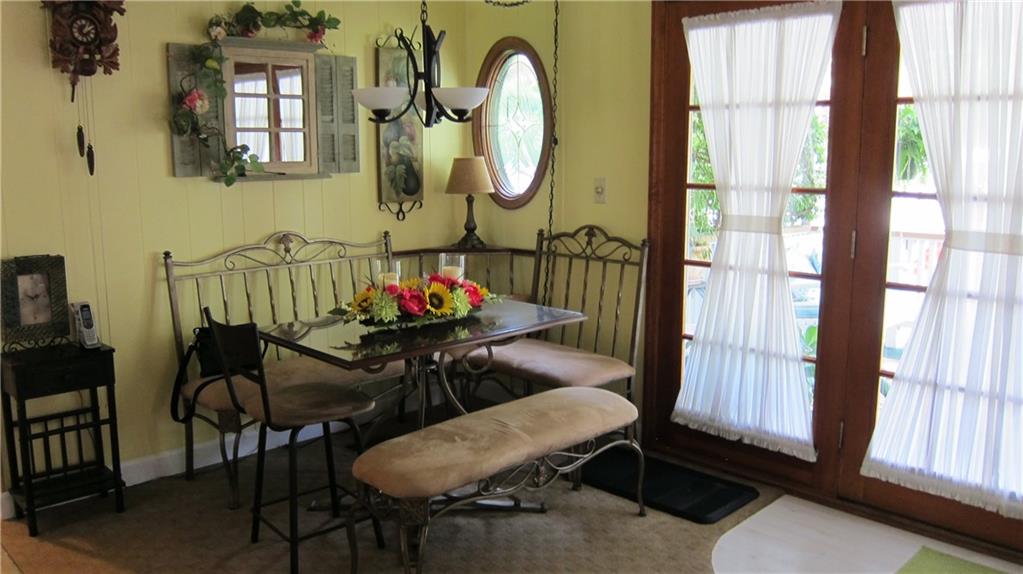 40 Fulton Road Canonsburg, PA 15317 - Photo 3 of 23 Sitting area! Enjoy a meal or coffee with friends - there is also a dining room