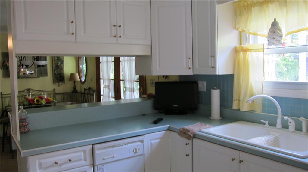 40 Fulton Road Canonsburg, PA 15317 - Photo 4 of 23 Kitchen - open to sitting area and dining room
