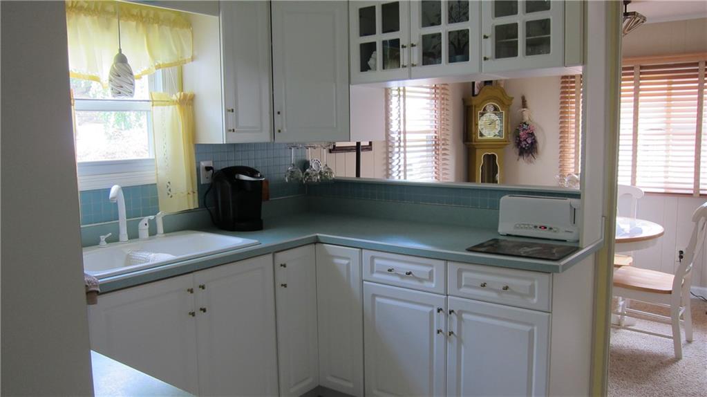 40 Fulton Road Canonsburg, PA 15317 - Photo 5 of 23 Picture perfect kitchen!