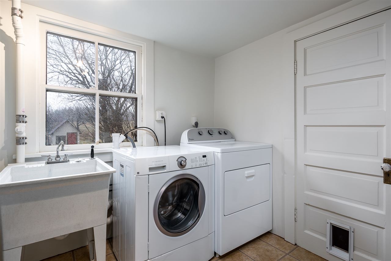 6750 Porter Road Rockford, IL 61101 - Photo 17 of 25 a utility room with dryer and washer