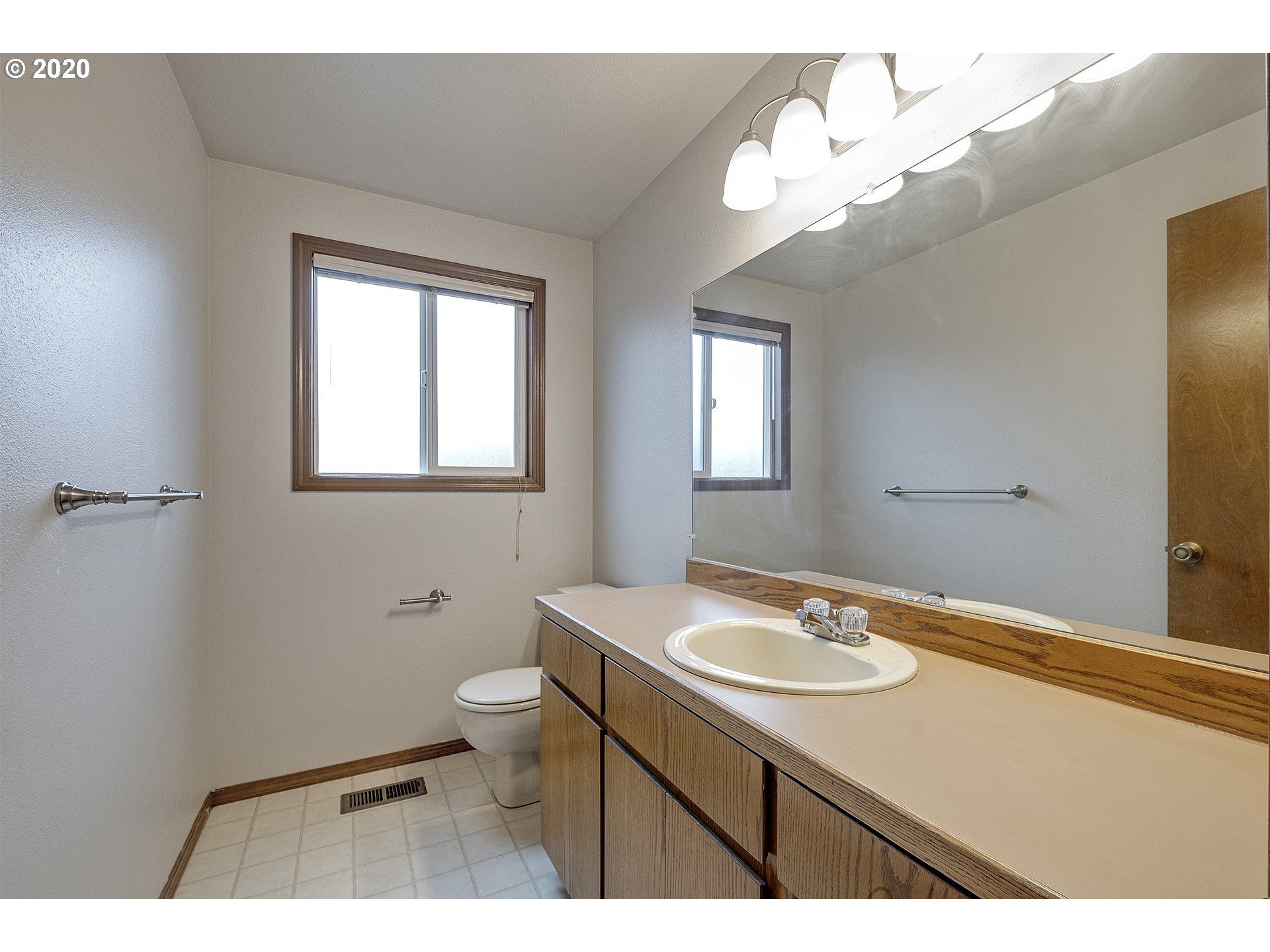 20480 Southwest Rosa Drive Aloha, OR 97078 - Photo 12 of 29 Gallery Image 12