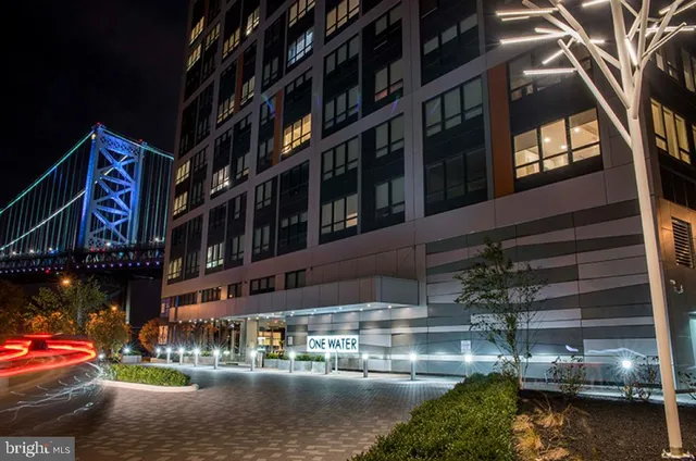 $2,100 | 235 North Christopher Columbus Boulevard, Unit 402, Philadelphia, PA 19106