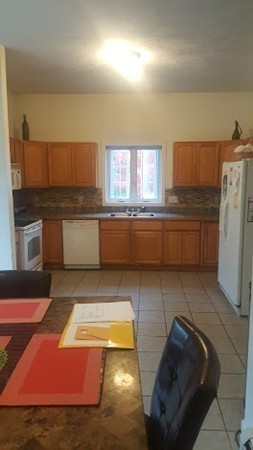 10 Maxwell Court, Unit B Worcester, MA 01607 - Photo 5 of 21 Gallery Image 5