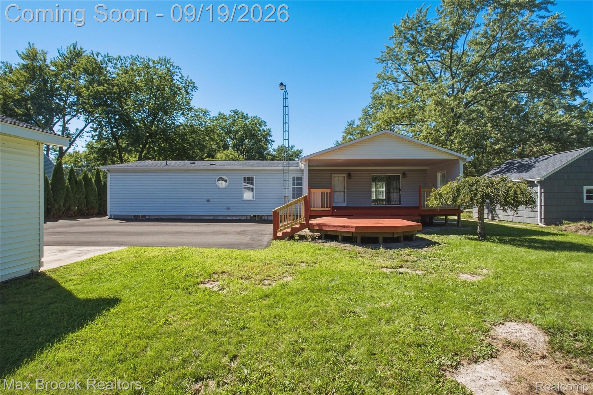 2267 Howe Road Burton, MI 48519 - Photo 43 of 68 IMG_2841.JPG