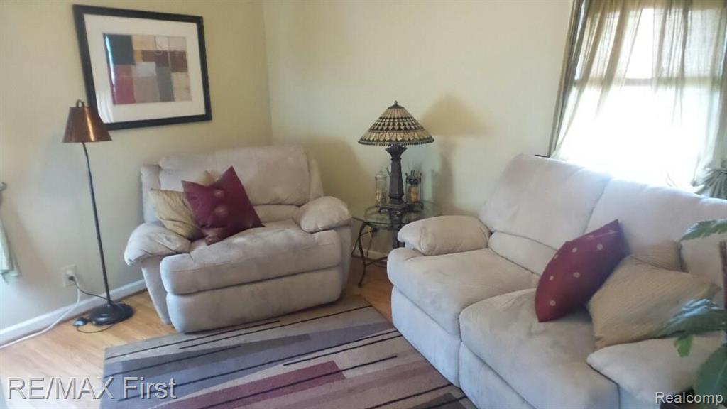 745 Vernier Road Grosse Pointe Woods, MI 48236 - Photo 10 of 19