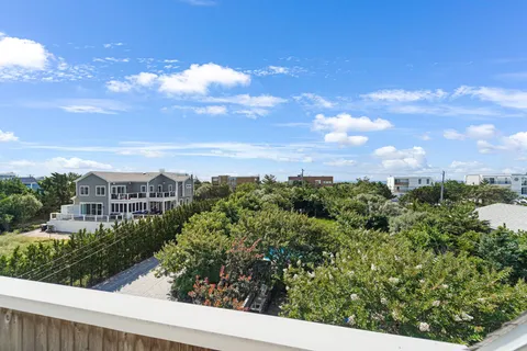 $4,250,000 | 548 Dune Road, Westhampton, NY 11978