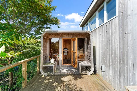 $4,250,000 | 548 Dune Road, Westhampton, NY 11978