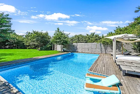 $4,250,000 | 548 Dune Road, Westhampton, NY 11978