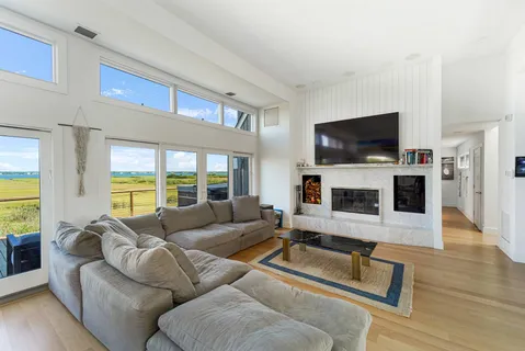 $4,250,000 | 548 Dune Road, Westhampton, NY 11978