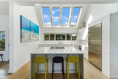 $4,250,000 | 548 Dune Road, Westhampton, NY 11978