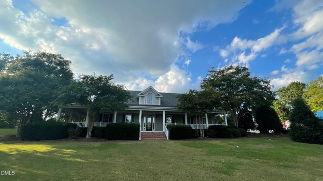 a view of a tennis court