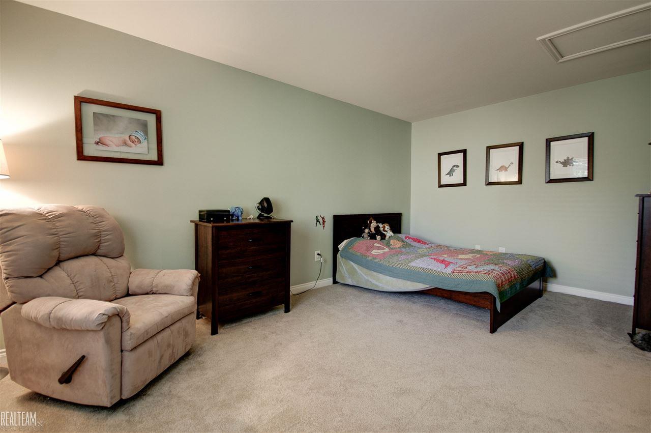 921 Dakota Rochester Hills, MI 48307 - Photo 29 of 46