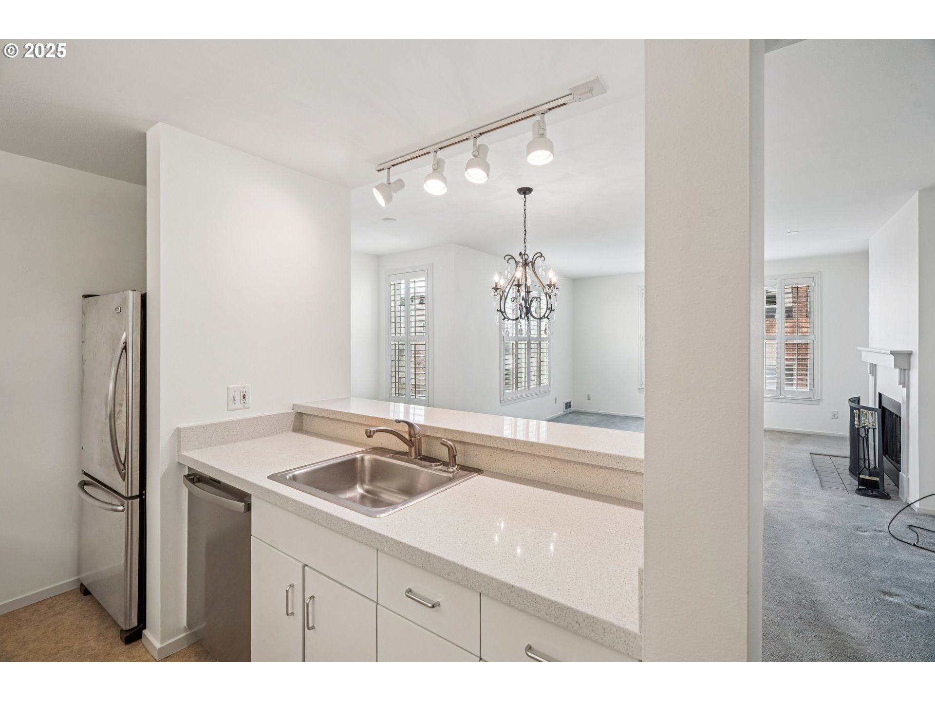 1616 South Harbor Way, Unit 402 Portland, OR 97201 - Photo 15 of 34 a bathroom with a sink double vanity and a mirror