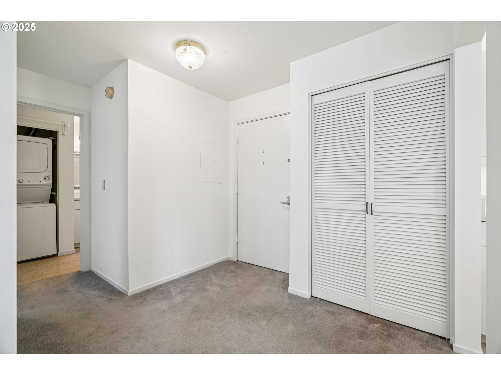 1616 South Harbor Way, Unit 402 Portland, OR 97201 - Photo 17 of 34 close view of an empty room with wooden floor