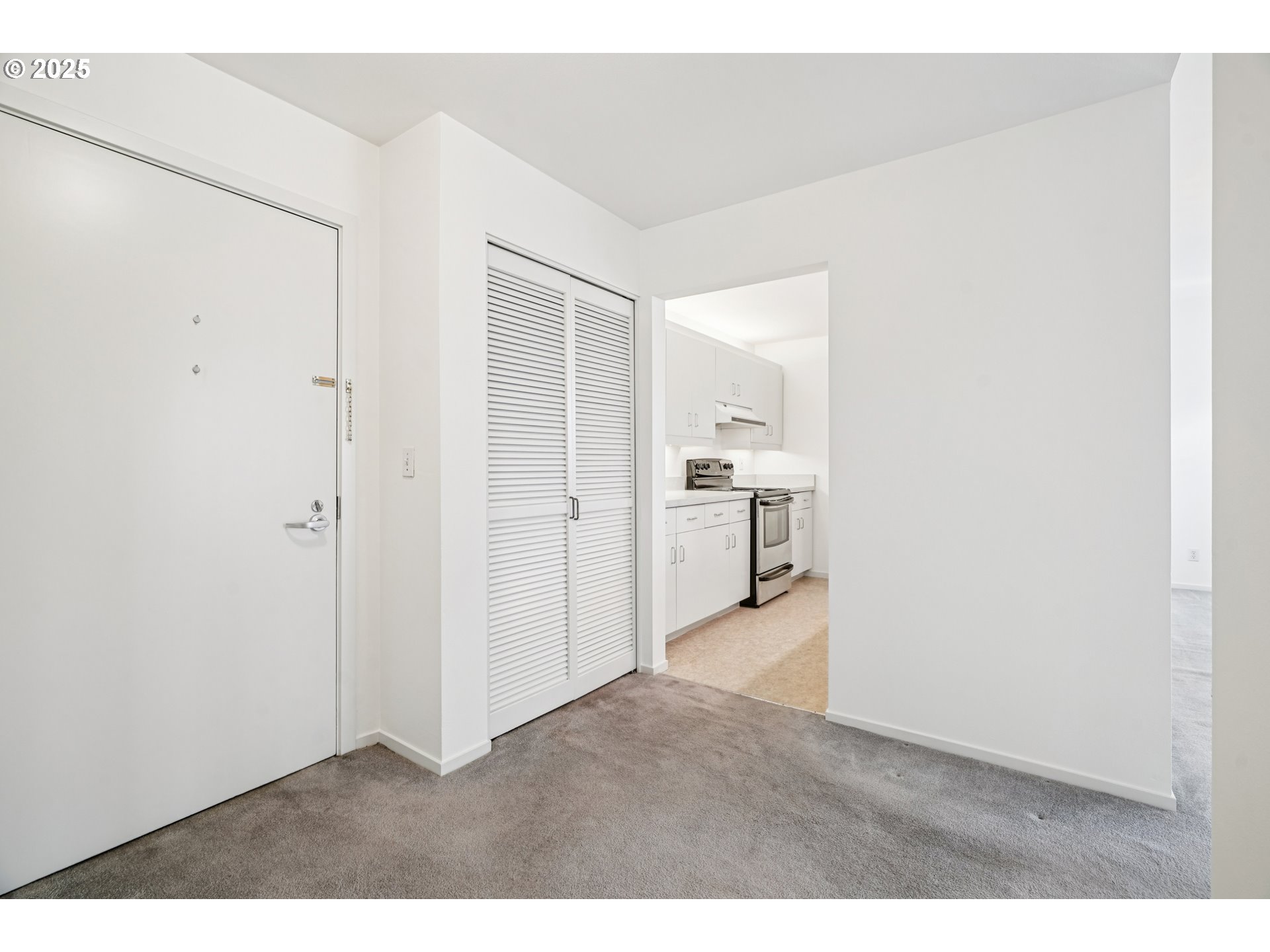 1616 South Harbor Way, Unit 402 Portland, OR 97201 - Photo 18 of 34 a view interior of the house and kitchen view