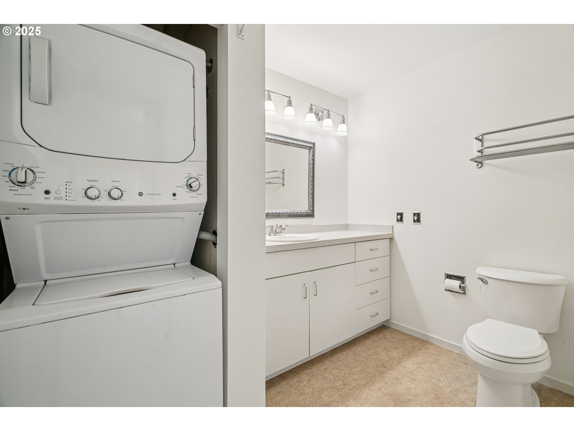 1616 South Harbor Way, Unit 402 Portland, OR 97201 - Photo 20 of 34 a bathroom with a sink a toilet and mirror