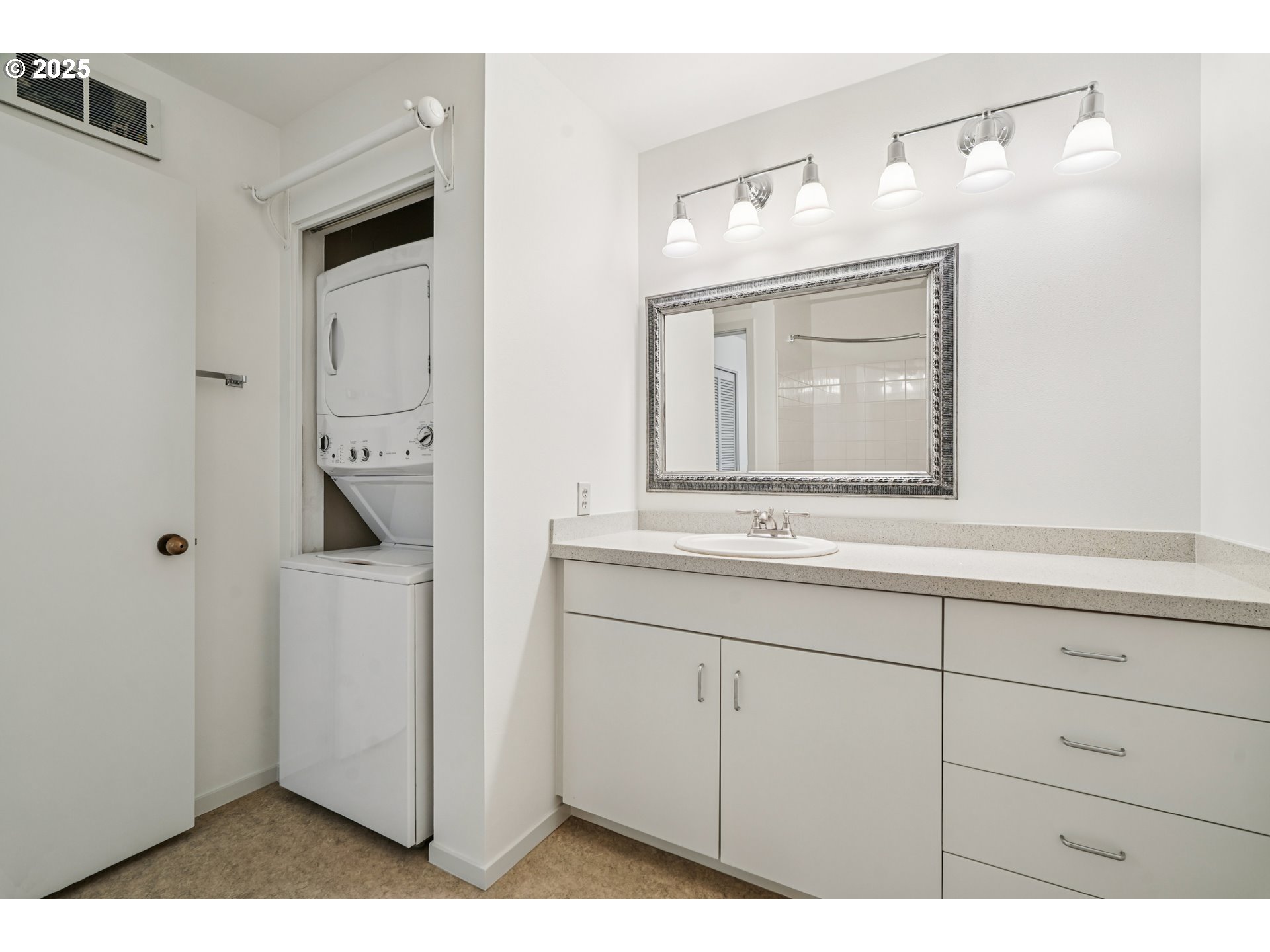 1616 South Harbor Way, Unit 402 Portland, OR 97201 - Photo 22 of 34 a bathroom with a sink a mirror and a vanity