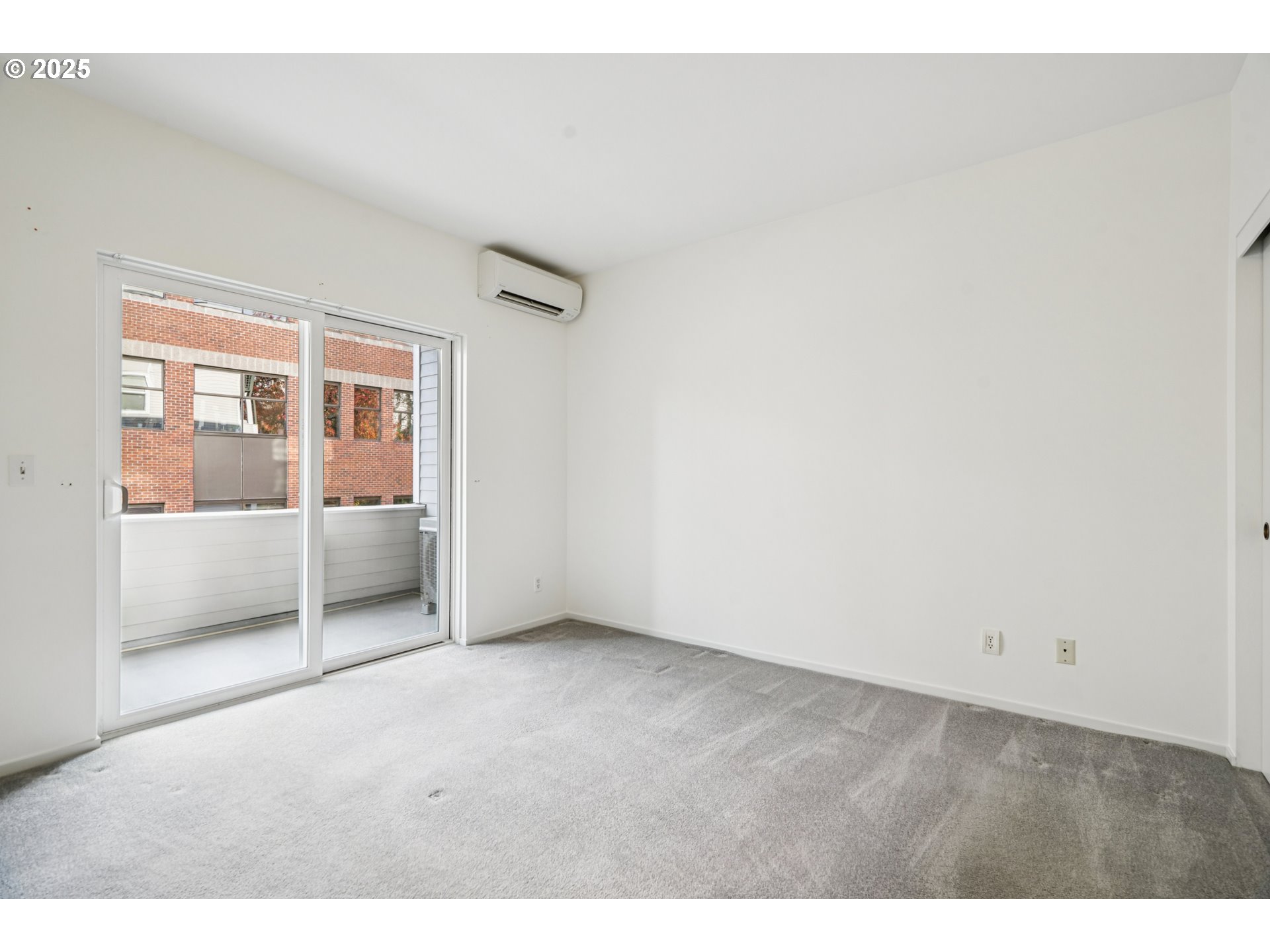 1616 South Harbor Way, Unit 402 Portland, OR 97201 - Photo 23 of 34 a view of an empty room