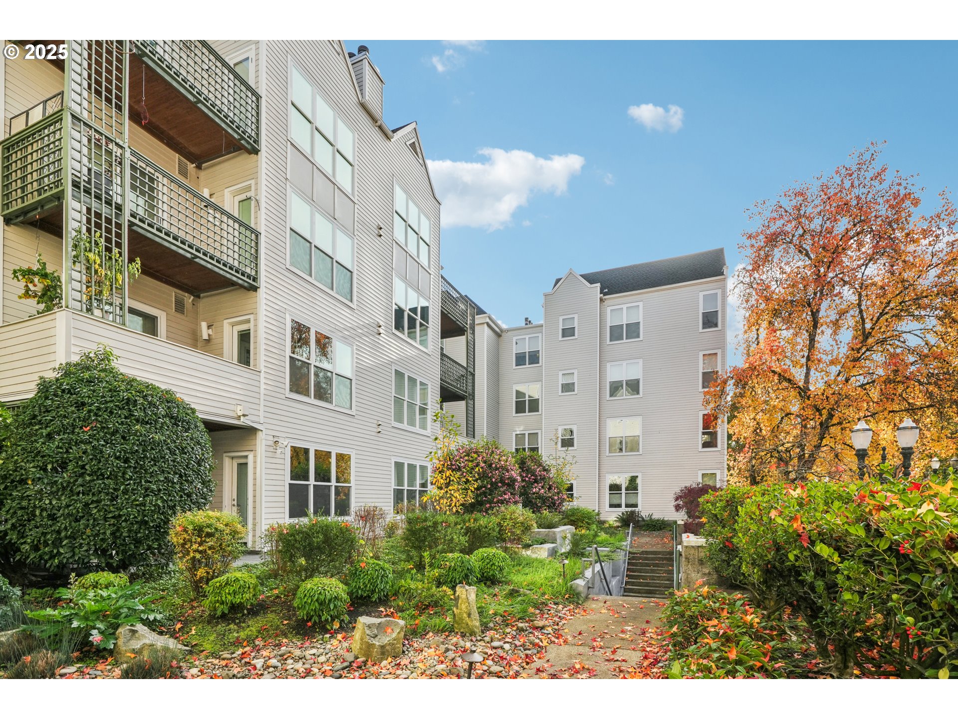 1616 South Harbor Way, Unit 402 Portland, OR 97201 - Photo 30 of 34 a view of a building