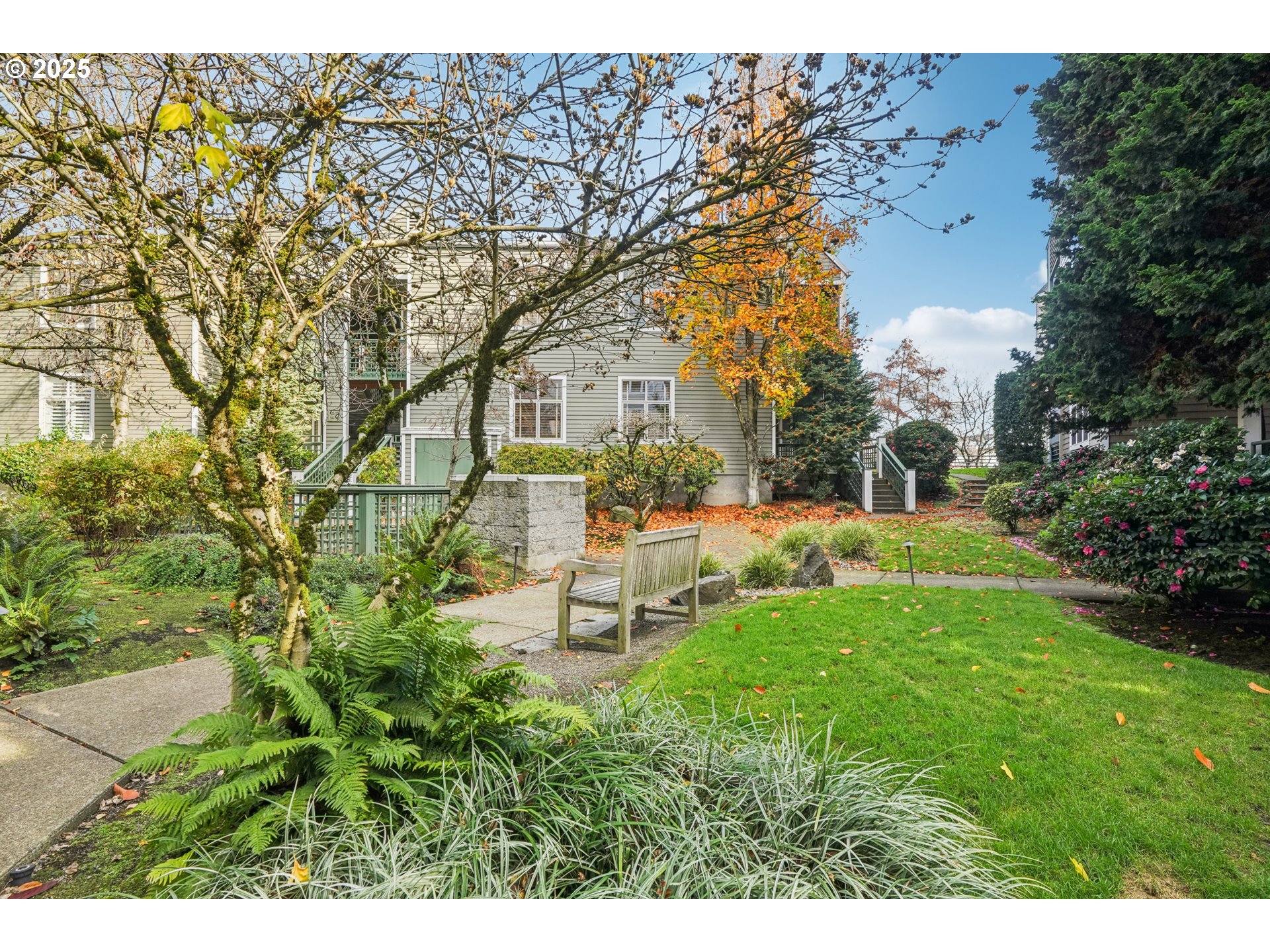 1616 South Harbor Way, Unit 402 Portland, OR 97201 - Photo 32 of 34 a view of a house with a yard