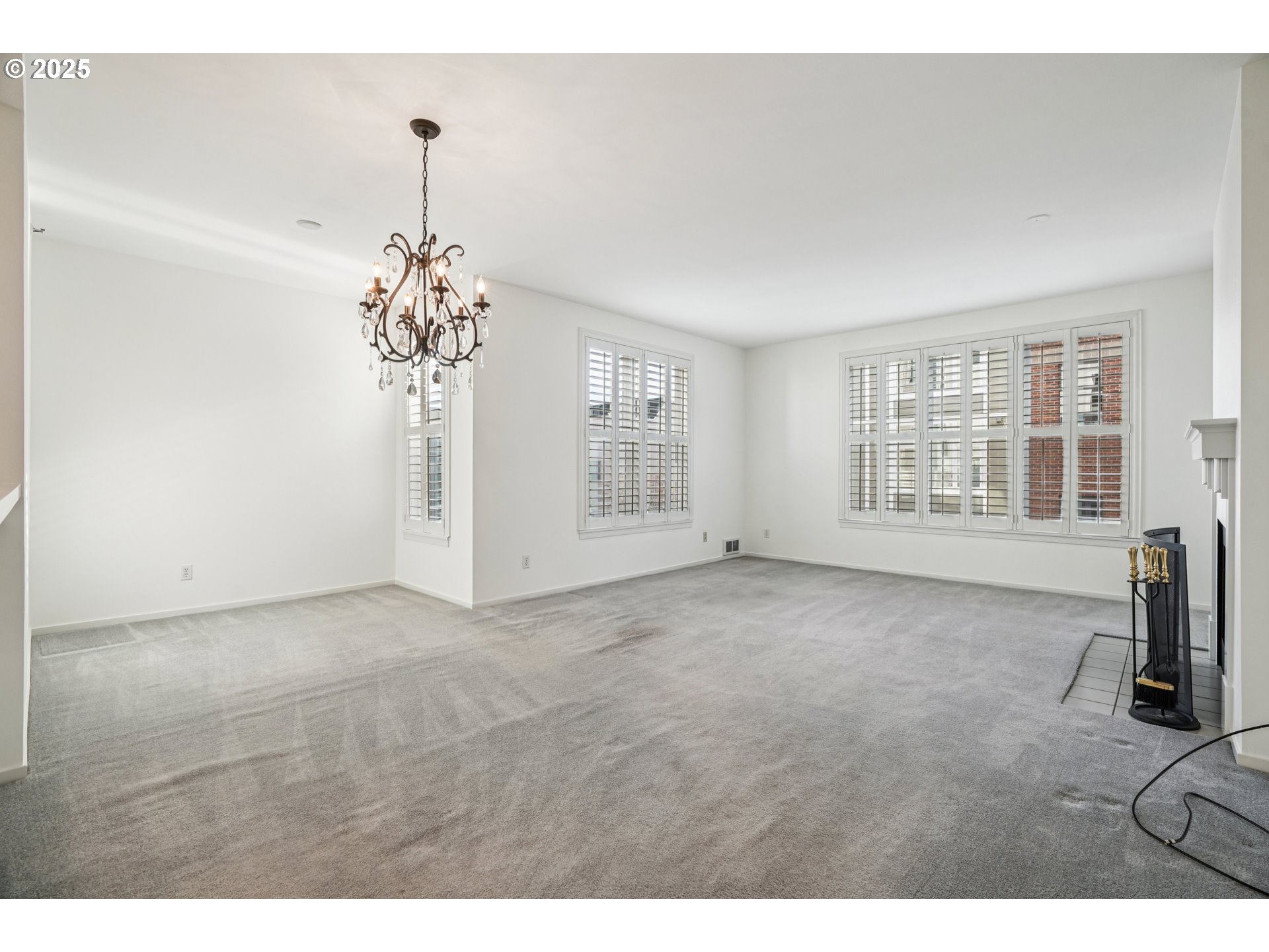 1616 South Harbor Way, Unit 402 Portland, OR 97201 - Photo 4 of 34 a view of an empty room with a window