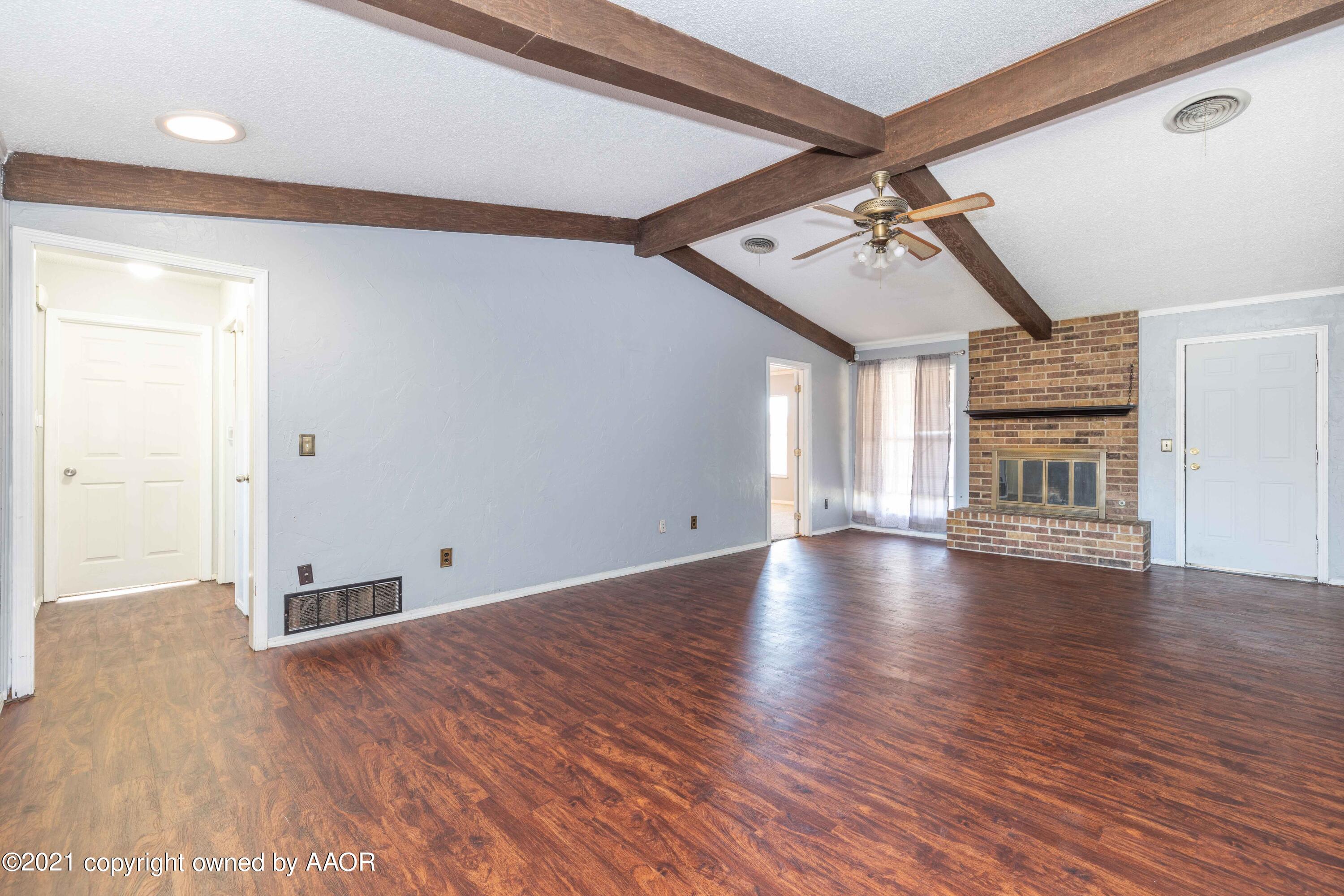 4207 Dodson Drive Amarillo, TX 79110 - Photo 3 of 28 Living-Room