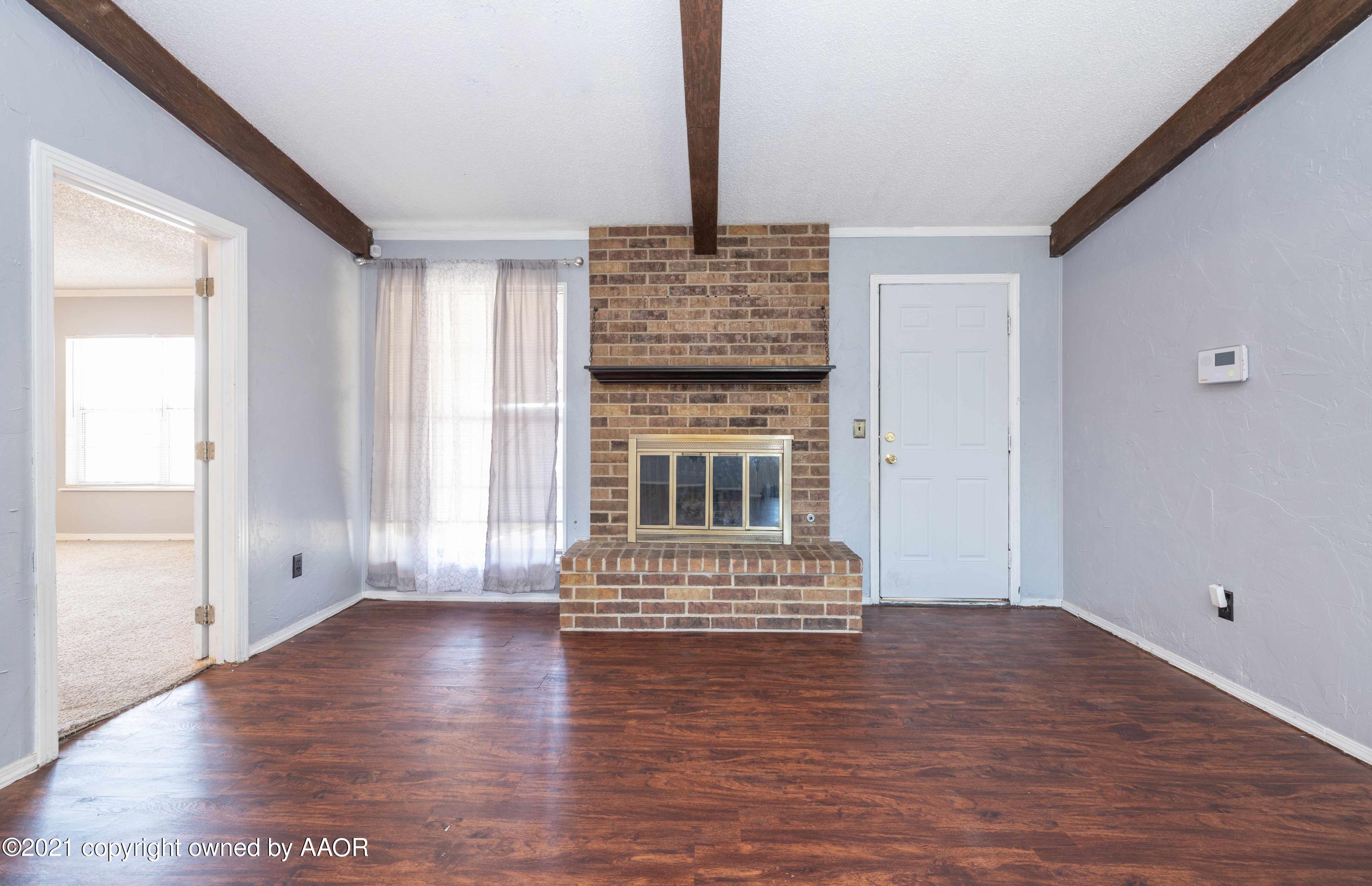 4207 Dodson Drive Amarillo, TX 79110 - Photo 4 of 28 Living-Room