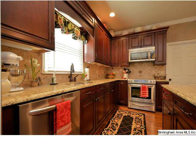 1817 Southview Circle Hoover, AL 35244 - Photo 6 of 31