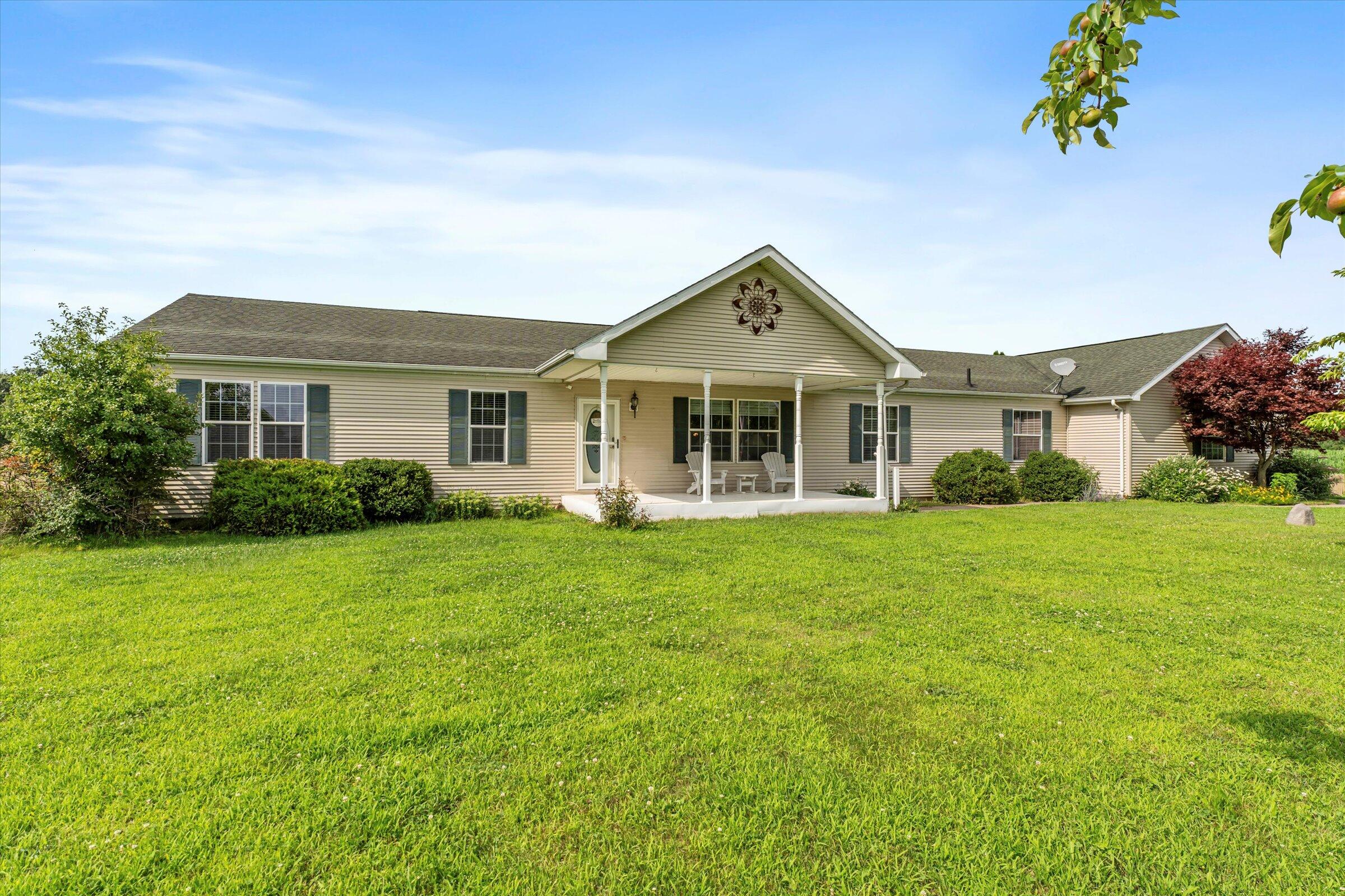 62905 Highfield Road Cassopolis, MI 49031 - Photo 5 of 44 02-DSC09563
