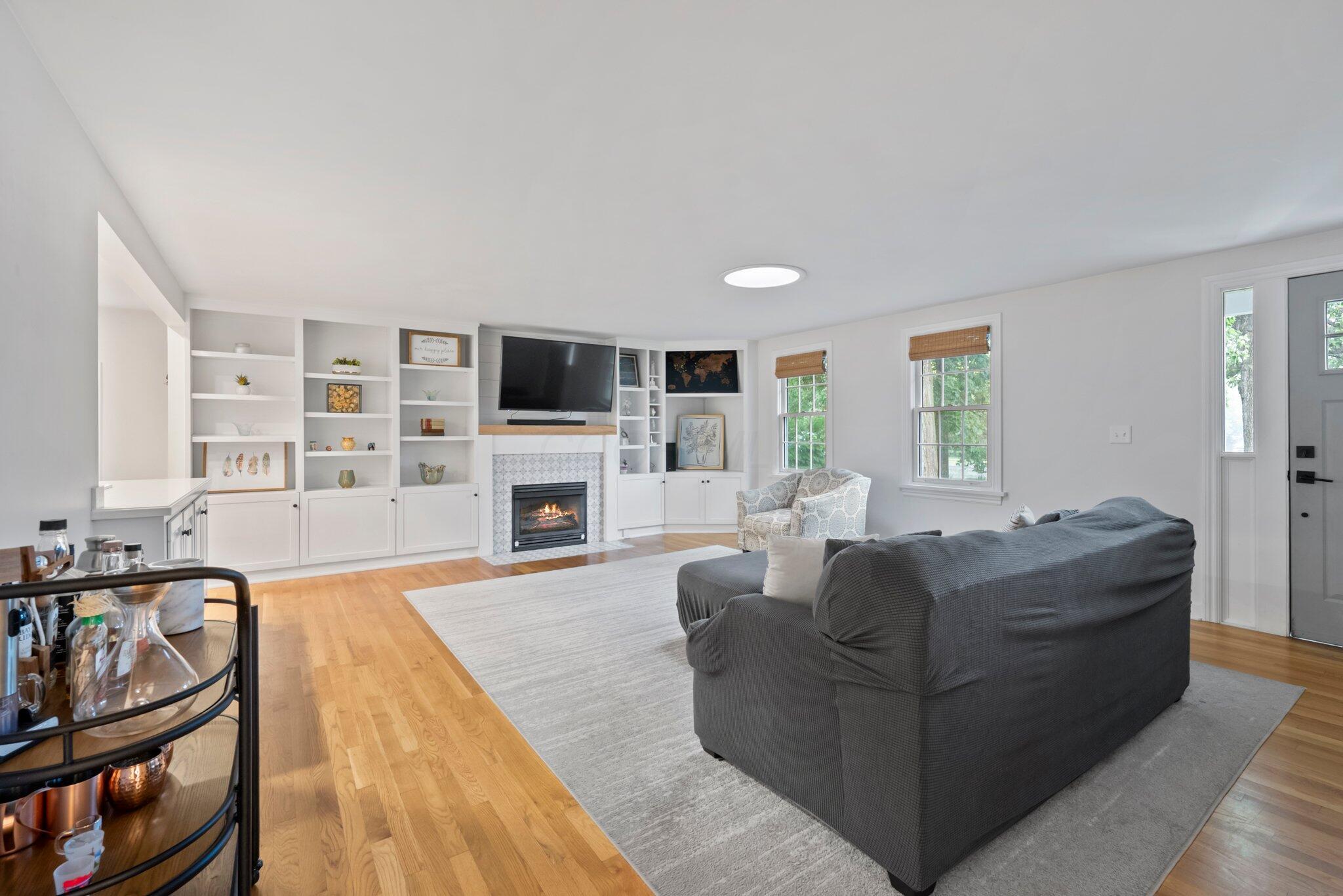 2560 Zollinger Road Columbus, OH 43221 - Photo 4 of 41 25-web-or-mls-DSC01174