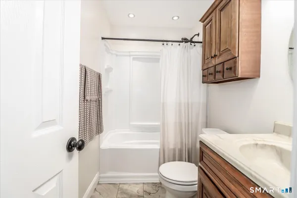 $389,900 | 115 Wynwood Drive, New Milford, CT 06776