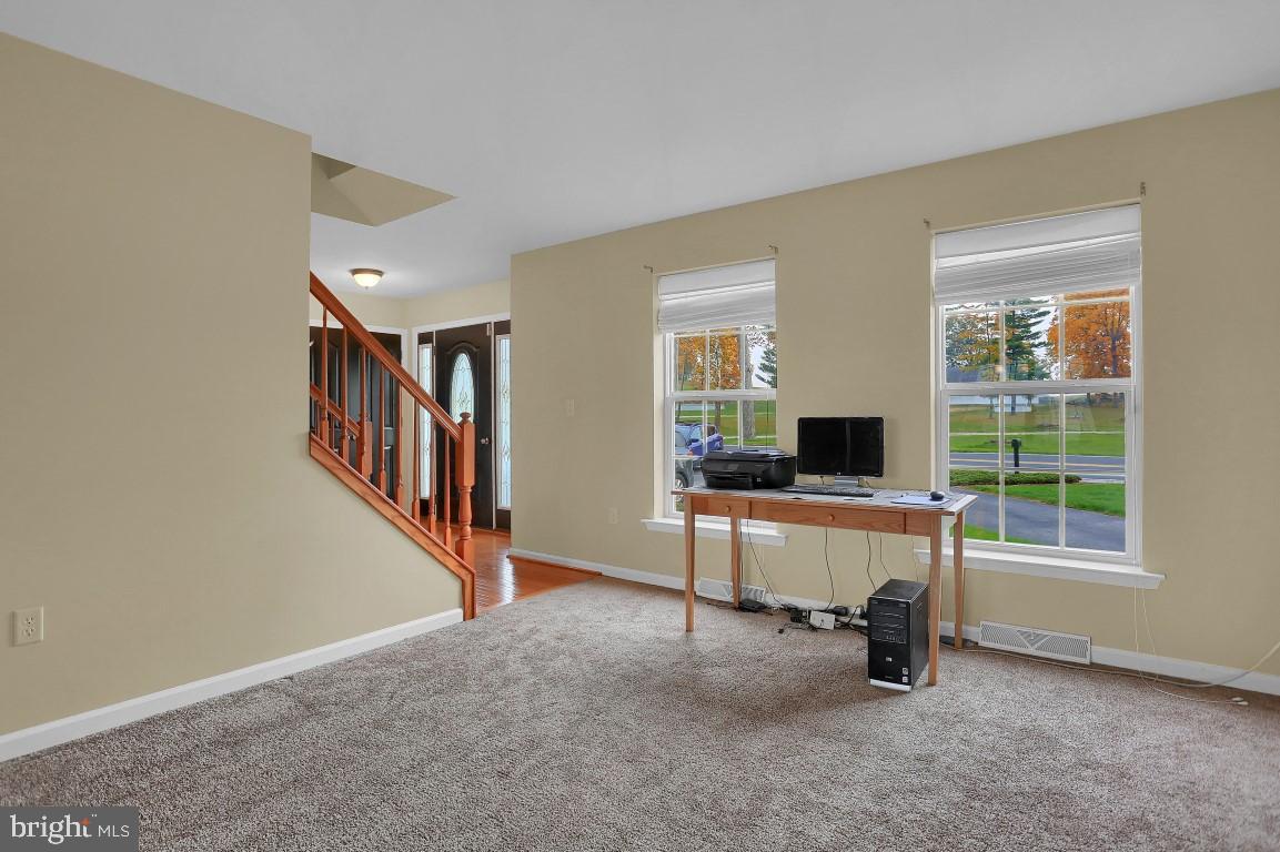 645 Bairs Road York, PA 17408 - Photo 8 of 41 Living Room