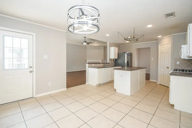 $2,450 | 707 New Pines Drive, Spring, TX 77373