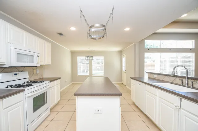 $2,450 | 707 New Pines Drive, Spring, TX 77373