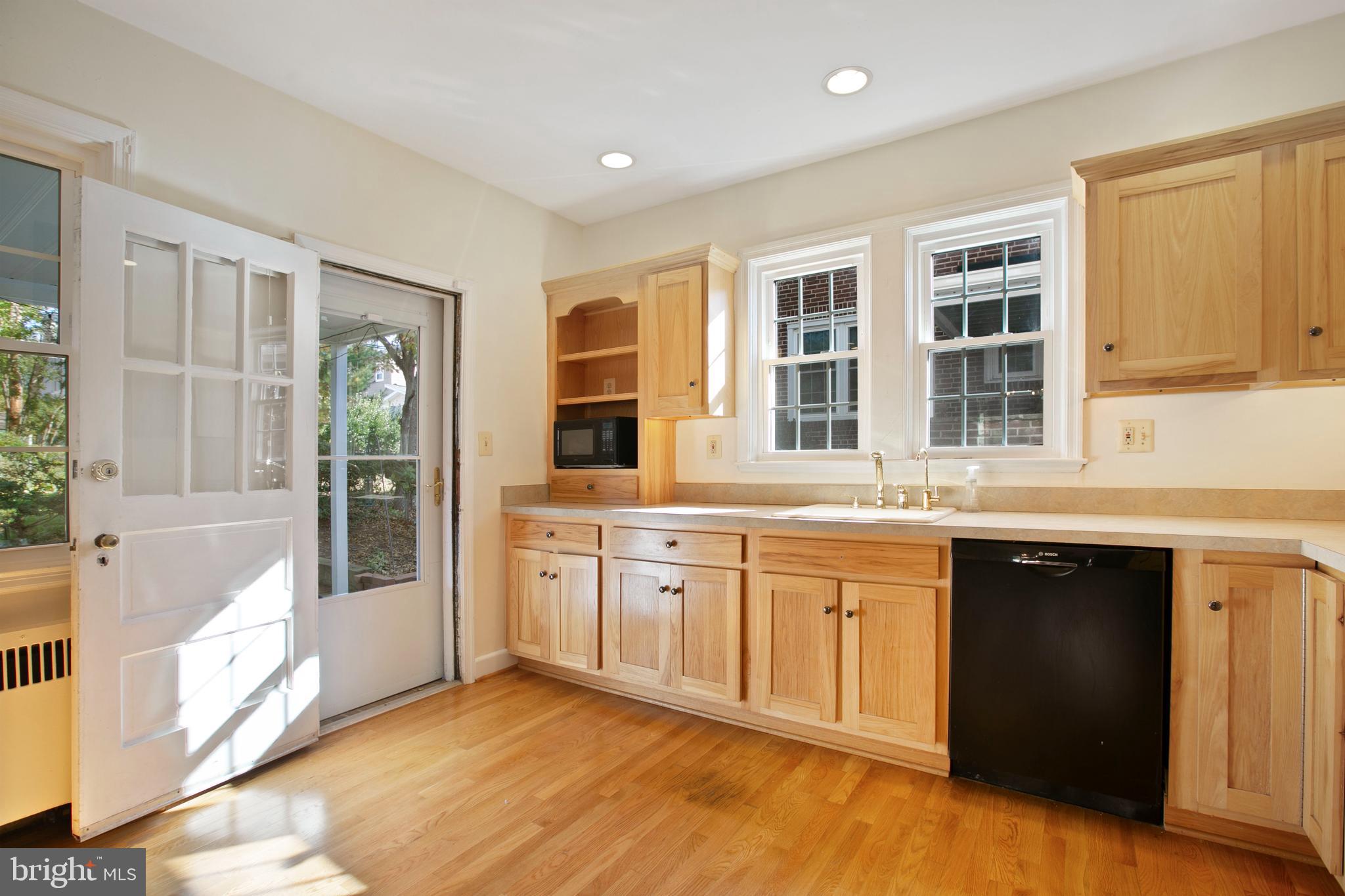 522 Overbrook Road Baltimore, MD 21212 - Photo 11 of 37 The kitchen is the heart of a home.