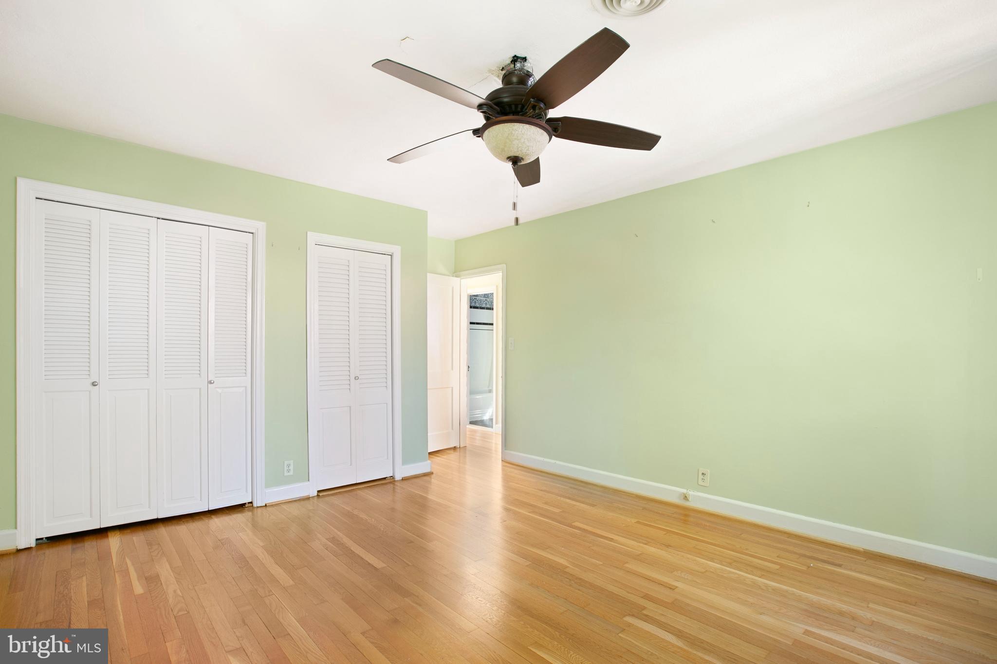 522 Overbrook Road Baltimore, MD 21212 - Photo 17 of 37 Main bedrooms with 2 closets and ceiling fan.