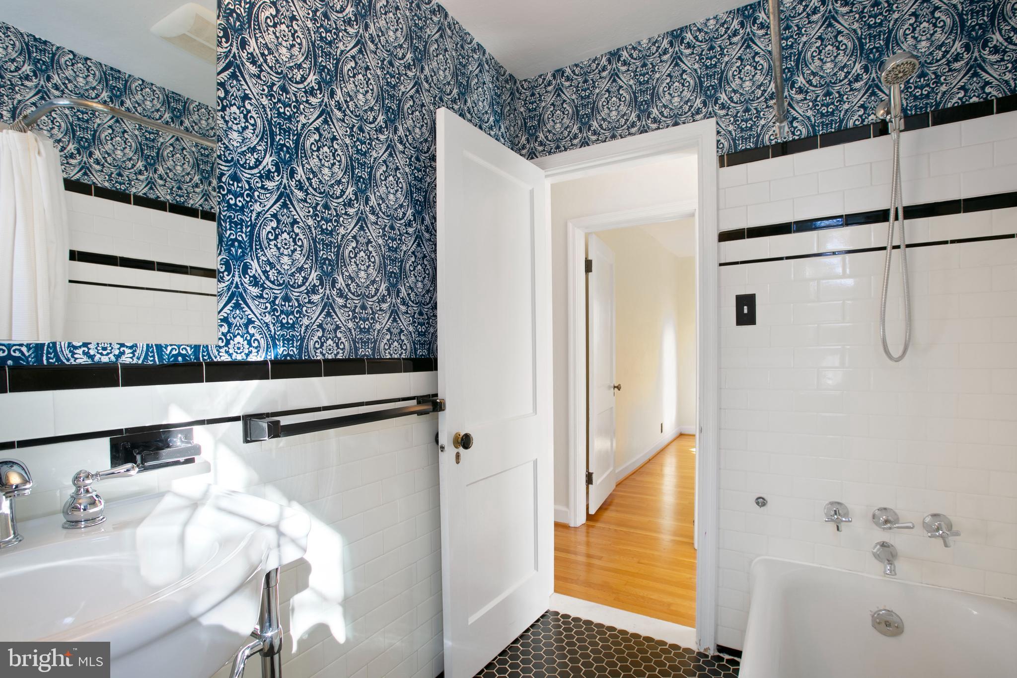 522 Overbrook Road Baltimore, MD 21212 - Photo 23 of 37 Updated main bathroom