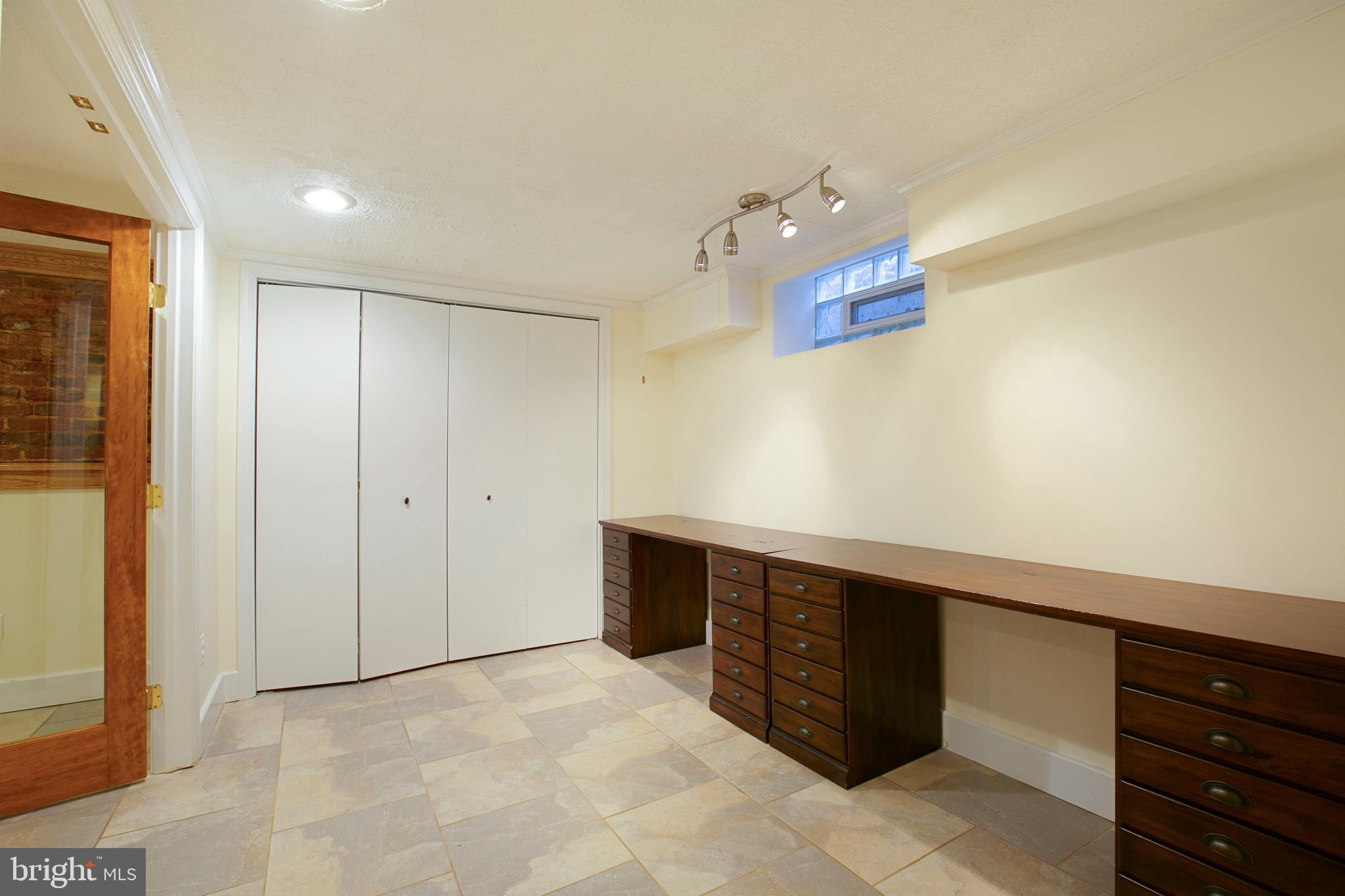 522 Overbrook Road Baltimore, MD 21212 - Photo 29 of 37 Bonus area w/ track lighting, great work space.