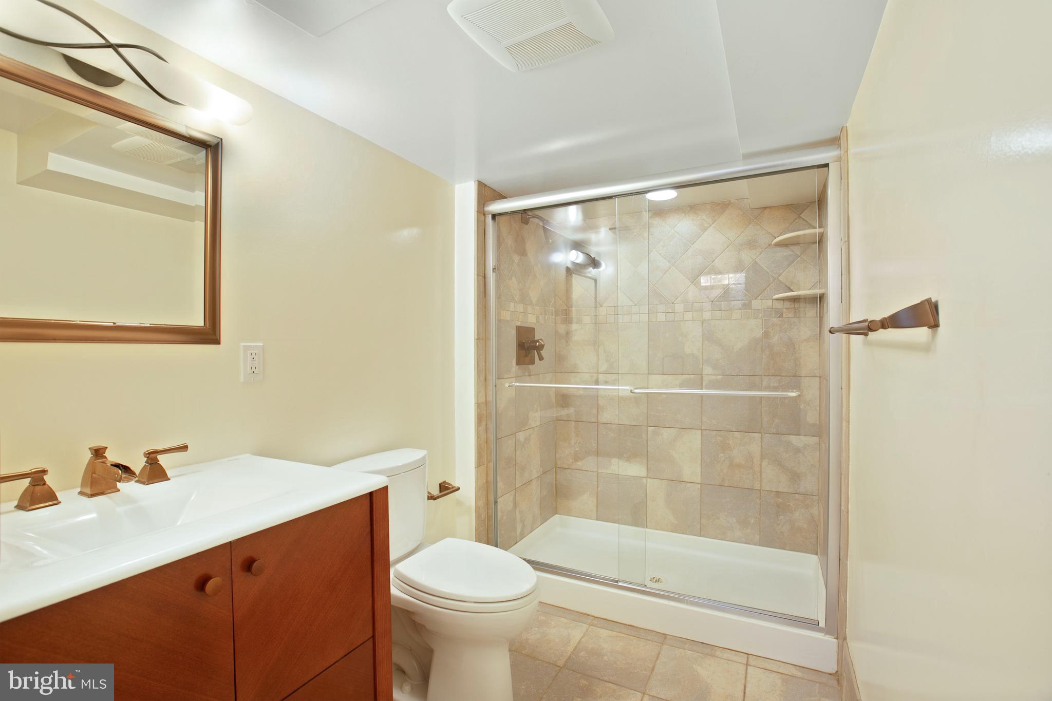 522 Overbrook Road Baltimore, MD 21212 - Photo 30 of 37 2nd full bathroom with large shower & vanity sink.