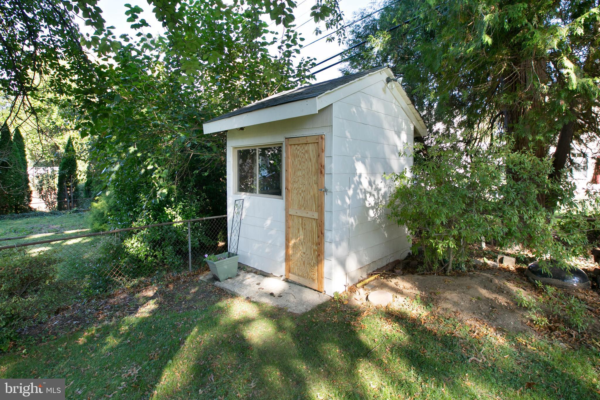 522 Overbrook Road Baltimore, MD 21212 - Photo 36 of 37 Garden shed is remaining with the home.