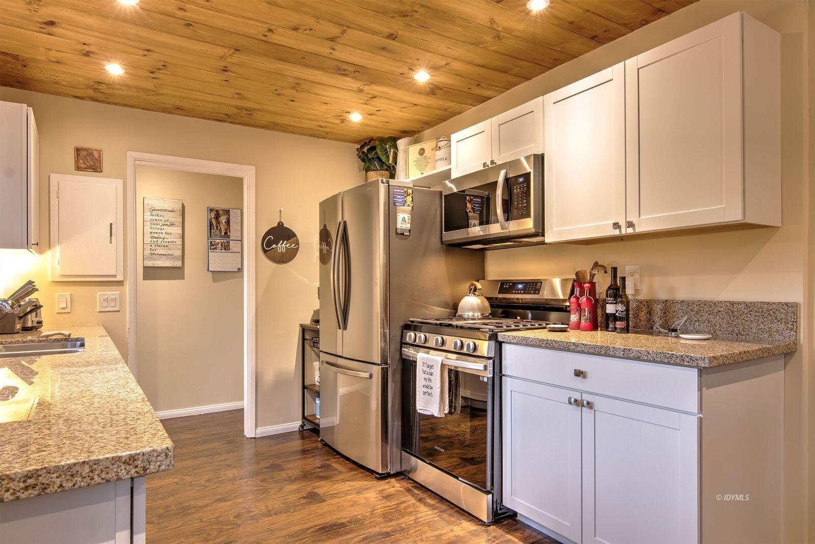 25005 Rim Rock Road Idyllwild, CA 92549 - Photo 24 of 47 24