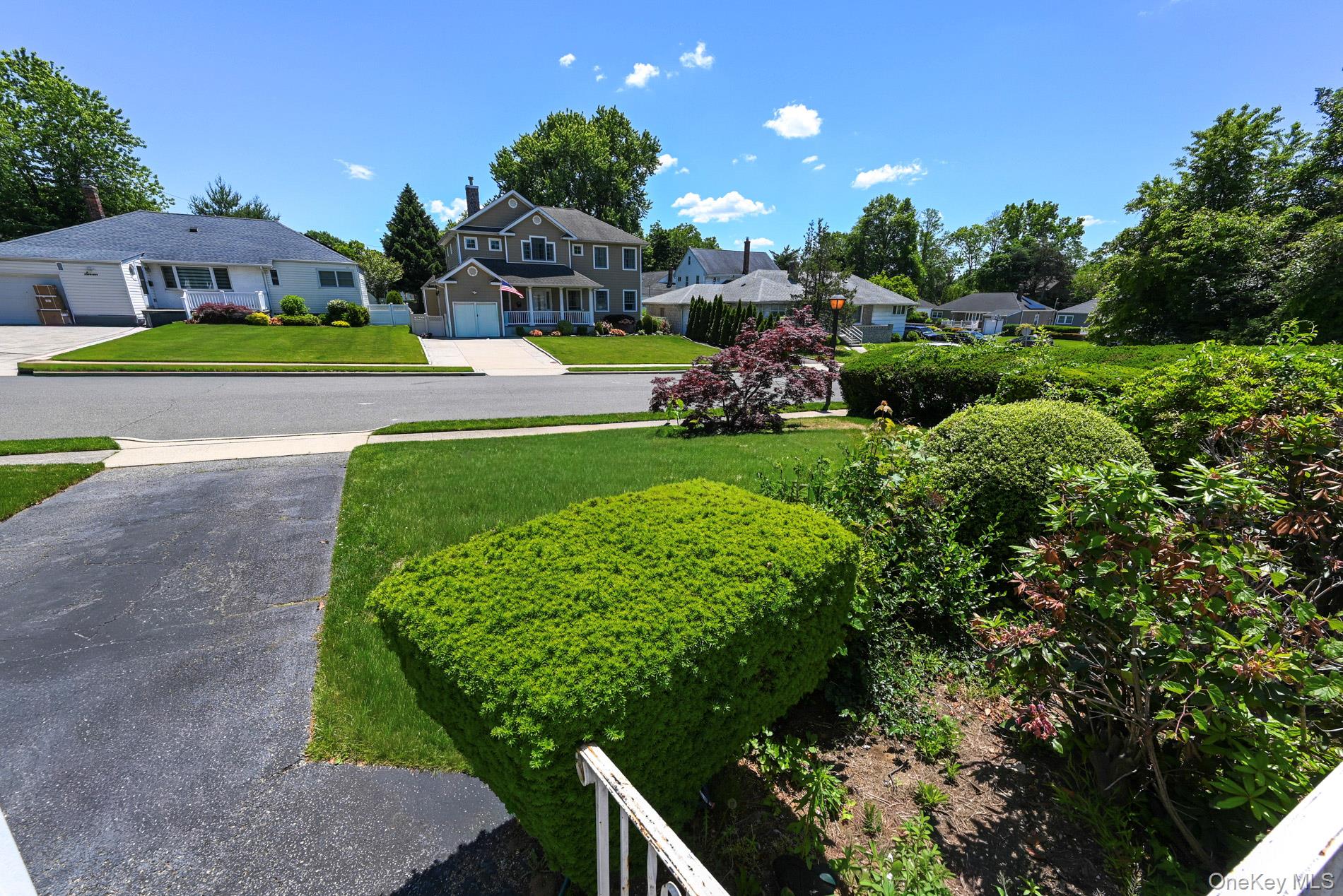 14 Webb Hill Road Great Neck, NY 11020 - Photo 4 of 31