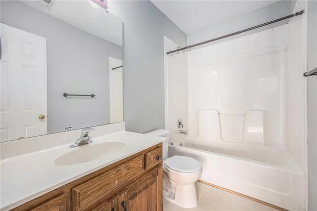 $369,900 | 1108 Yokley Drive, Raymore, MO 64083