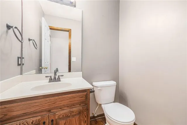 $369,900 | 1108 Yokley Drive, Raymore, MO 64083