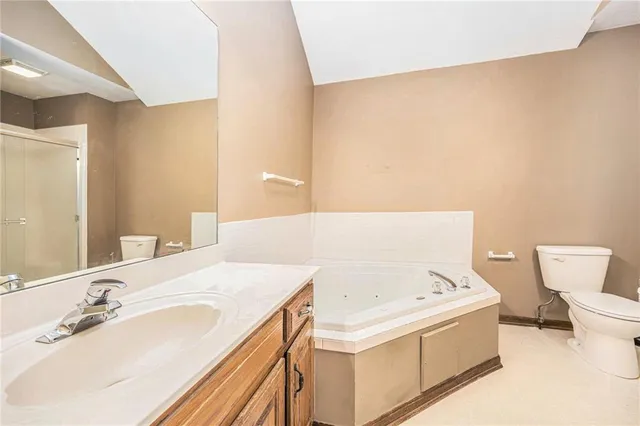 $369,900 | 1108 Yokley Drive, Raymore, MO 64083