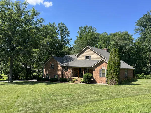 $544,900 | 1420 Cantrell Drive, Cottontown, TN 37048