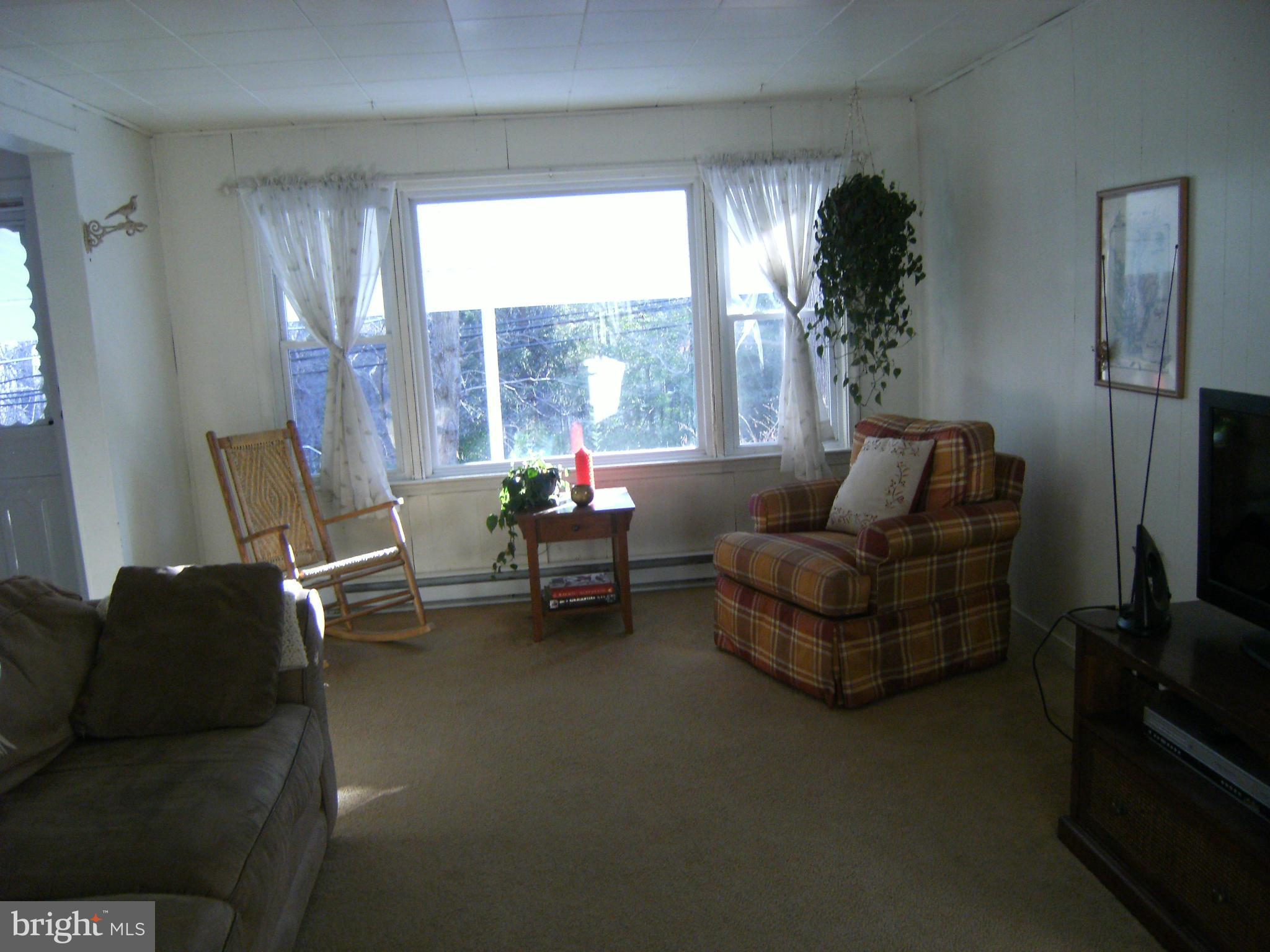 5330 Shookstown Road Frederick, MD 21702 - Photo 7 of 16 Living Room