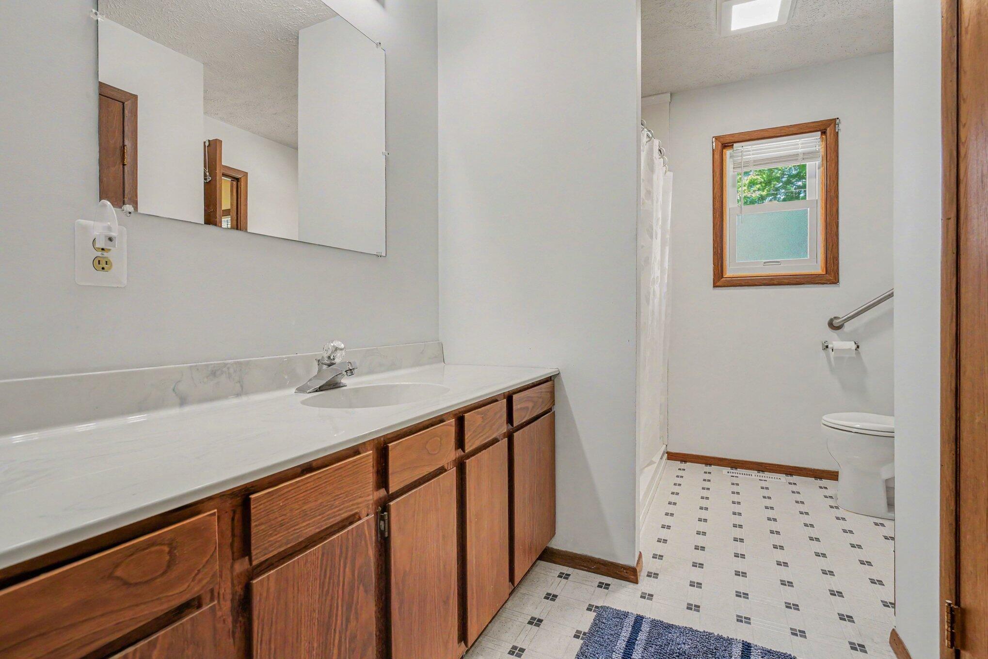 1549 Trebor Road St. Joseph, MI 49085 - Photo 18 of 26 Main bath