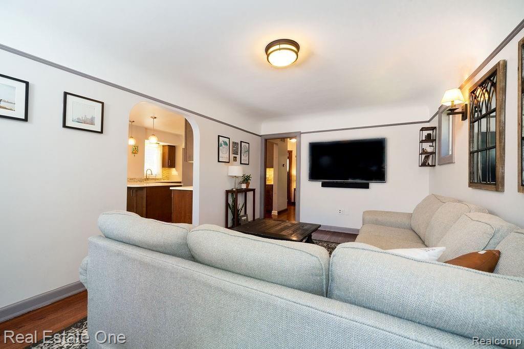 363 Linwood Avenue Rochester, MI 48307 - Photo 7 of 24 Living Room